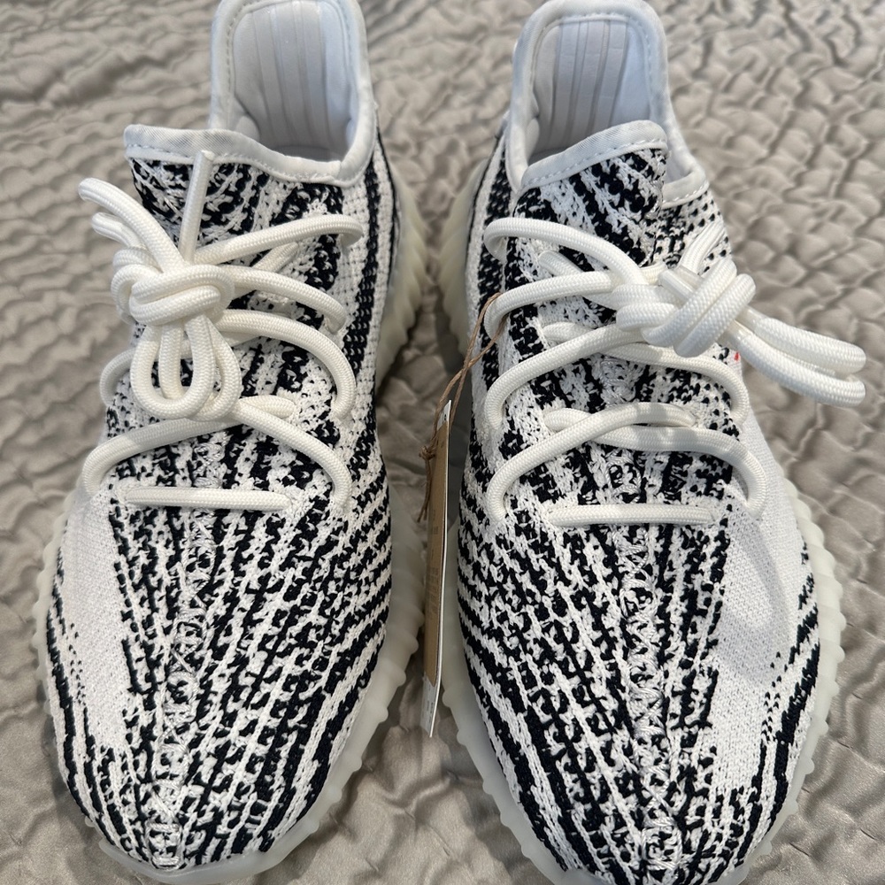 BNIB Yeezy Boost 350 V2 Men’s 6 “zebra” Authentic